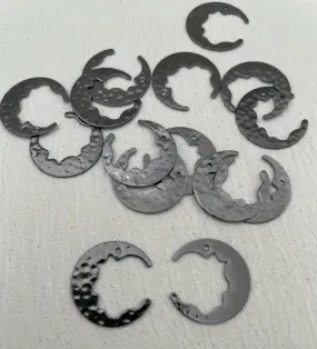 Brass Charm #37 Decorative Crescent Moon Pair (2 Pieces) 18mm 1 Hole Gunmetal Colour Plated